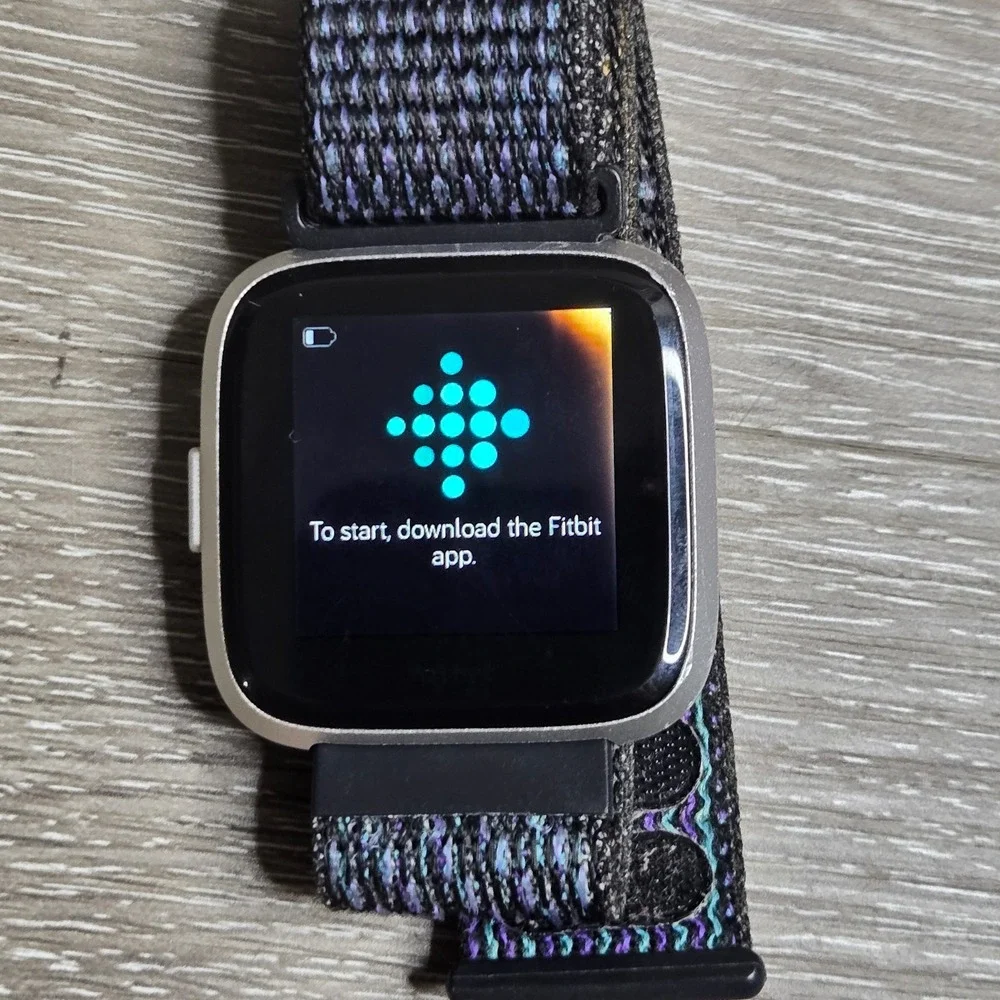 Fitbit Versa Lite Smart Watch Activity Tracker Gray LARGE Band FB415 SE